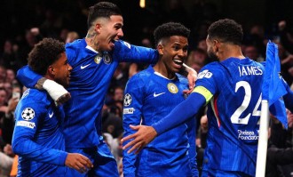 体坛联播｜切尔西三球完胜十人巴萨，世界杯抽签分档出炉