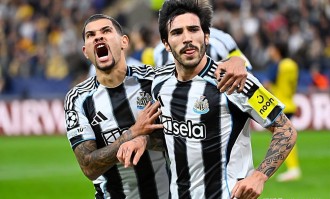 卡里克铁腕清洗多名旧将！曼联豪购五大新援，新赛季梦幻阵曝光