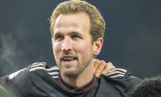 欧洲足球：哈里·凯恩替补出场上演帽子戏法，拜仁狂胜斯图加特